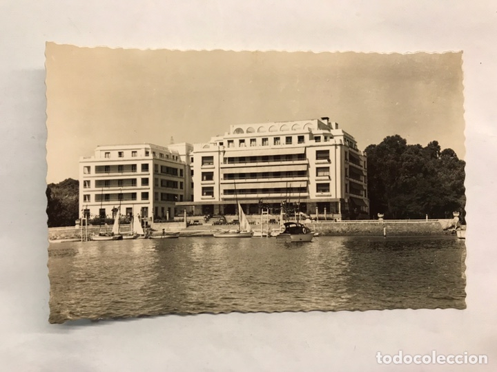 Postales: LA TOJA (Pontevedra) Postal Fotograf&iacute;ca No.8, Gran Hotel desde el mar. Edita: Ed. Arribas (h.1950?)