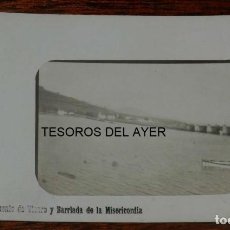 Postales: POSTAL FOTOGRAFICA PARTE DEL PUENTE DE VIVERO Y BARRIADA DE LA MISERICORDIA, (VIVEIRO), LUGO, CIRCUL. Lote 161084114