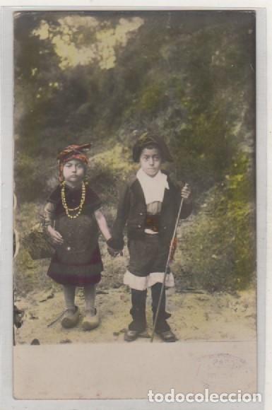 Postales: Postal fotogr&aacute;fica ni&ntilde;os con traje regional, Hay sello del fot&oacute;grafo pero no se lee bien.
