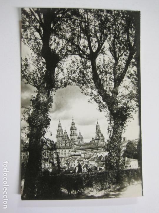 Postales: SANTIAGO DE COMPOSTELA-VISTA PARCIAL PASEO DE LA HERRADURA-ED&middot;ARTIGOT-VER FOTOS-(60.408)