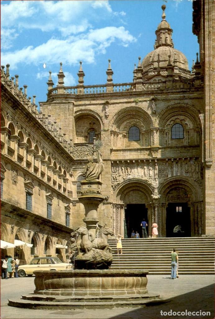 Postales: Galicia &ndash; Santiago de Compostela &ndash; Plaza de las platerias &ndash; Fuente siglo XVIII - Romanico