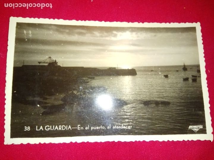 Postales: POSTAL.LA GUARDIA.EN EL PUERTO,AL ATARDECER.NUEVA.