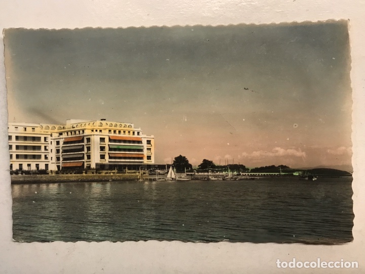 Postales: LA TOJA (Pontevedra) Postal Coloreada No.9, Gran Hotel, desde el mar Edita: Arribas (a.1958)