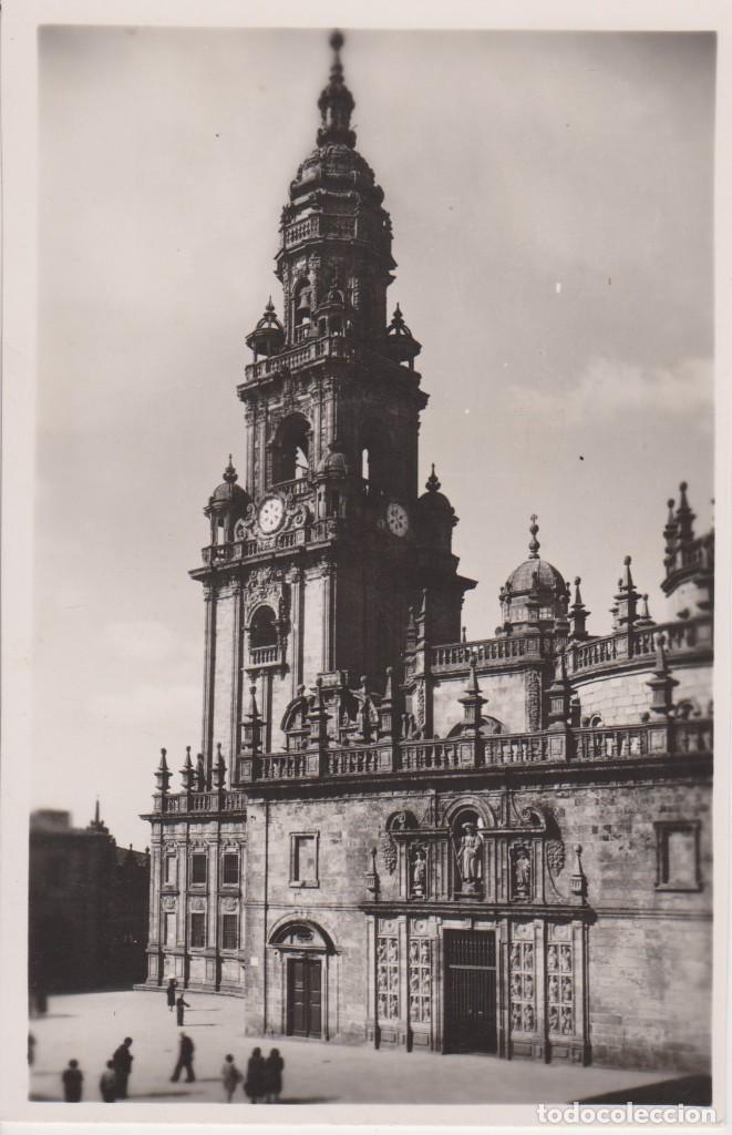 Postales: (22) SANTIAGO DE COMPOSTELA. CATEDRAL. TORRE DEL RELOJ Y PUERTA SANTA ... SIN CIRCULAR