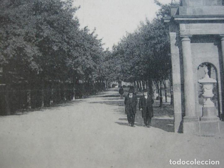 Cartes Postales: SANTIAGO DE COMPOSTELA-LA ALAMEDA-ENTRADA DE LOS LEONES-THOMAS-POSTAL ANTIGUA-(70.485)