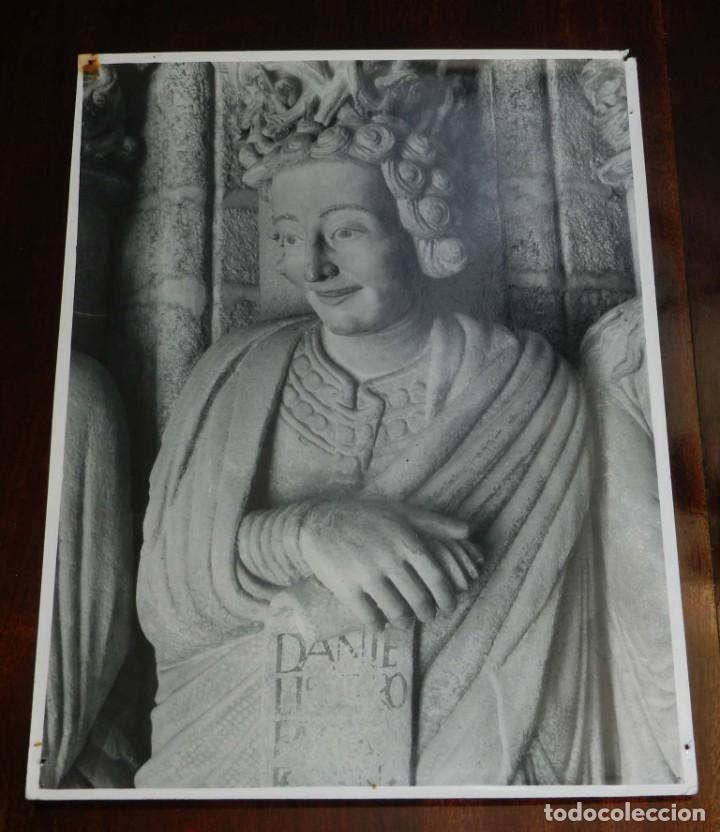 Postales: FOTOGRAFIA DE LA CATEDRAL DE SANTIAGO DE COMPOSTELA, ESCULTURA, MIDE 24 X 18 CMS, ED. GARCIA GARRABE