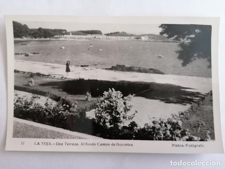 Cartes Postales: POSTAL LA TOJA, UNA TERRAZA, AL FONDO CAMPO DE DEPORTES