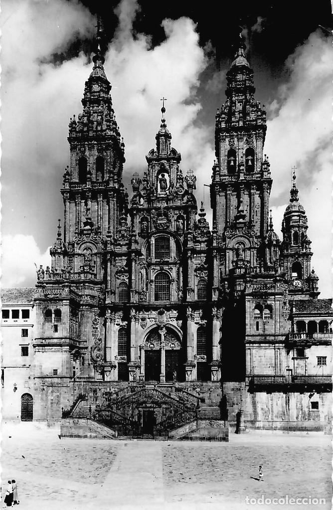 Postales: N&ordm; 130-SANTIAGO DE COMPOSTELA. Catedral. Fachada de Obradoiro. Sin circular. EDICIONES ARRIBAS