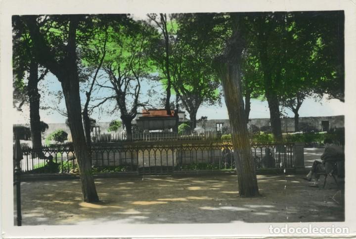 Postales: N&ordm; 251-LA CORU&Ntilde;A. Jard&iacute;n de San Carlos y Tumba General Sir Jhon Moore. Circulada en 1962. ED.ARRIBAS