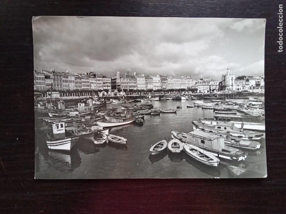 Postales: La Coru&ntilde;a.D&aacute;rsena y Paseo. - Foto 1