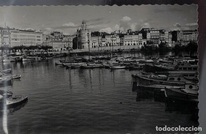 Postales: La Coru&ntilde;a. D&aacute;rsena y Paseo. Ediciones LUJO - Foto 1