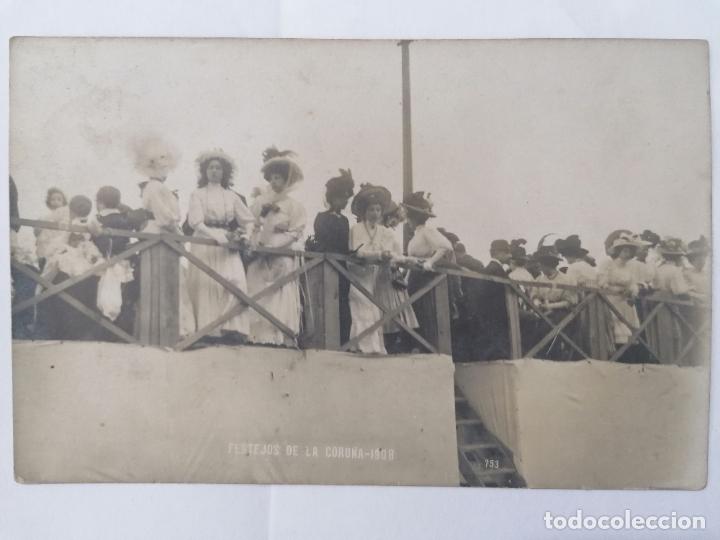 Postcards: POSTAL, FESTEJOS DE LA CORU&Ntilde;A-1908, PUBLICO VIENDO DESDE LA GRADA, CIRCULADA 7-8-1908