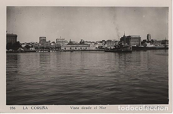 Postcards: X126226 GALICIA LA CORUNA A CORUNA VISTA DESDE EL MAR