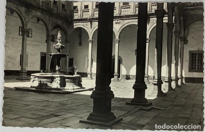 Postales: CORU&Ntilde;A, SANTIAGO DE COMPOSTELA, Hostal de los Reyes Cat&oacute;licos. Un patio. G Garabella. SC