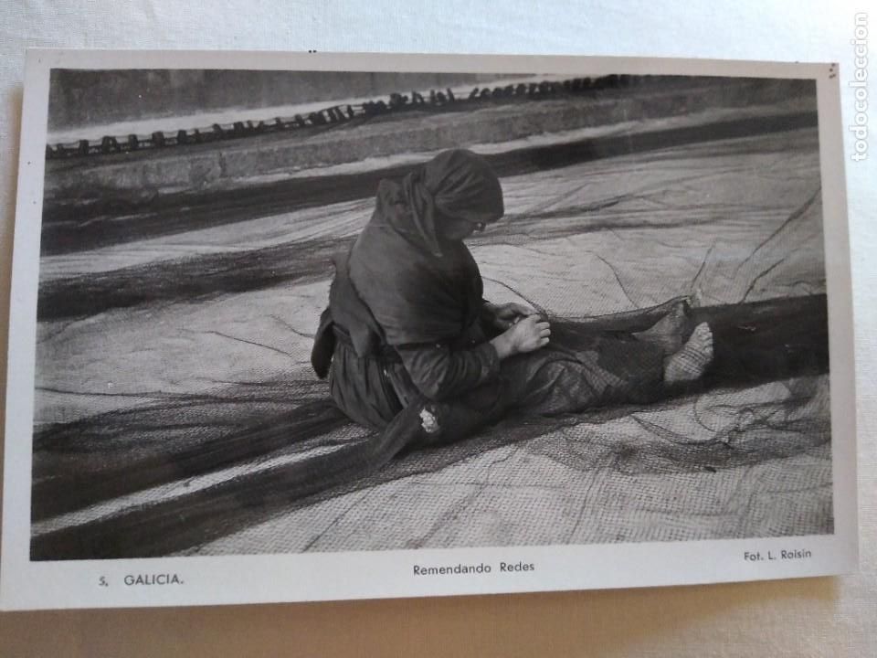 Postcards: 5 . GALICIA REMENDANDO REDES . FOT. L. ROISIN Sin circular