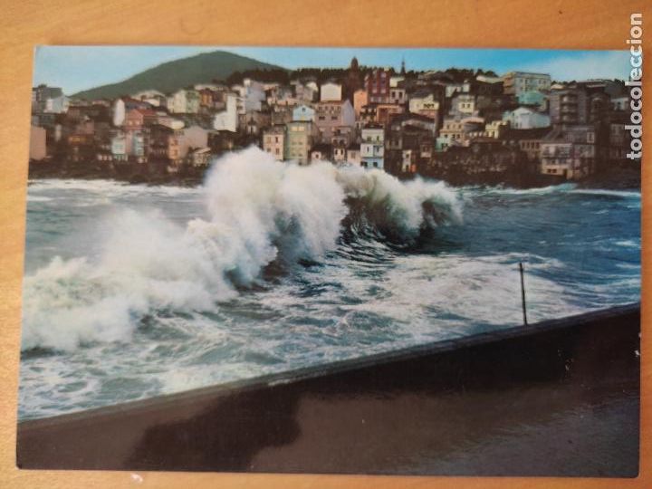 Postales: ROMPEOLAS EN LA COSTA GALICIA ED FAMA 3724 SC