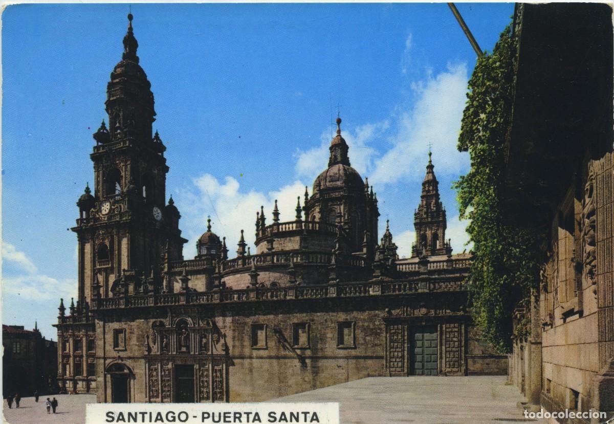 Postales: N&ordm; 3.212-SANTIAGO DE COMPOSTELA. Torre del Reloj y Puerta Santa. Circulada en 1972. ED.POSTALES FAMA