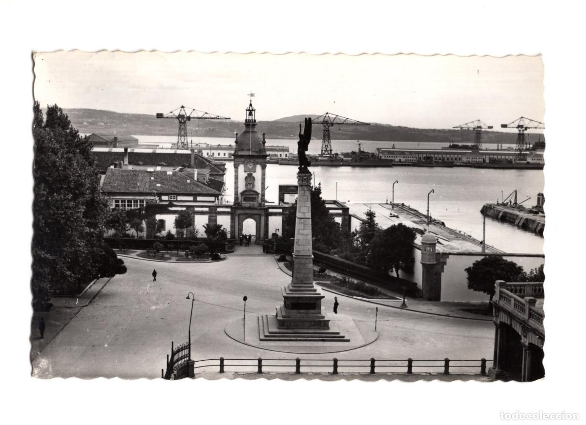 Postales: EL FERROL DEL CAUDILLO.(CORU&Ntilde;A).- PUERTA DEL DIQUE. - Foto 1