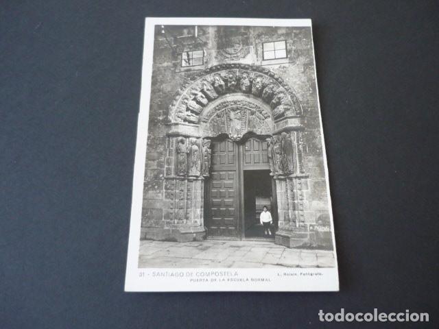 Postales: SANTIAGO DE COMPOSTELA PUERTA DE LA ESCUELA NORMAL - Foto 1