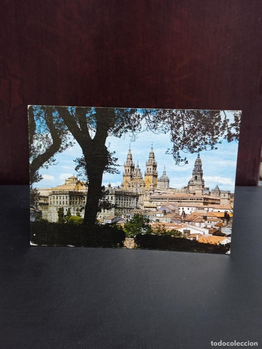 Postkarten: P2589 Postal Santiago de Compostela 2080 La Catedral desde el Paseo de la Herradura . Edc. Arribas