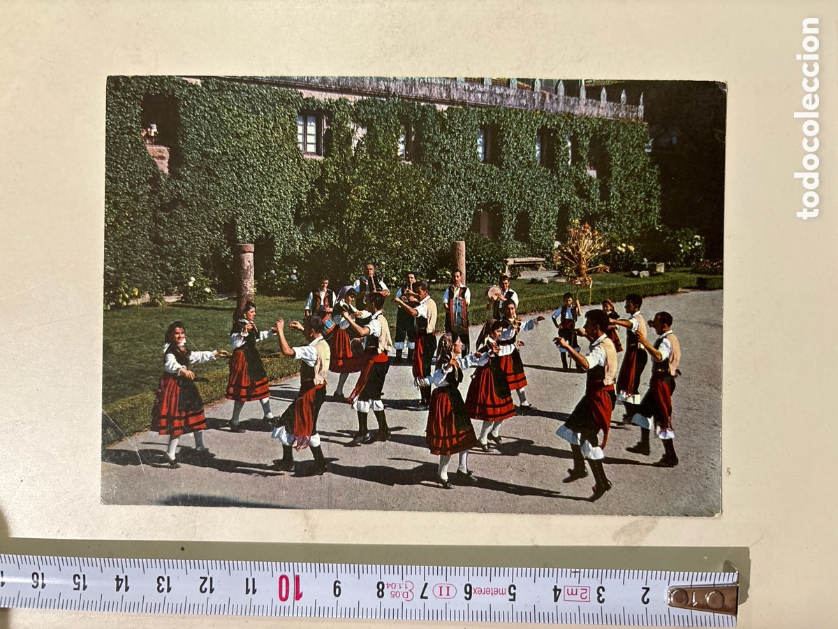 Postales: POSTAL. GALICIA. BAILANDO UNA MU&Ntilde;EIRA. FOT. CAMPA&Ntilde;A Y PUIG FERRAN.