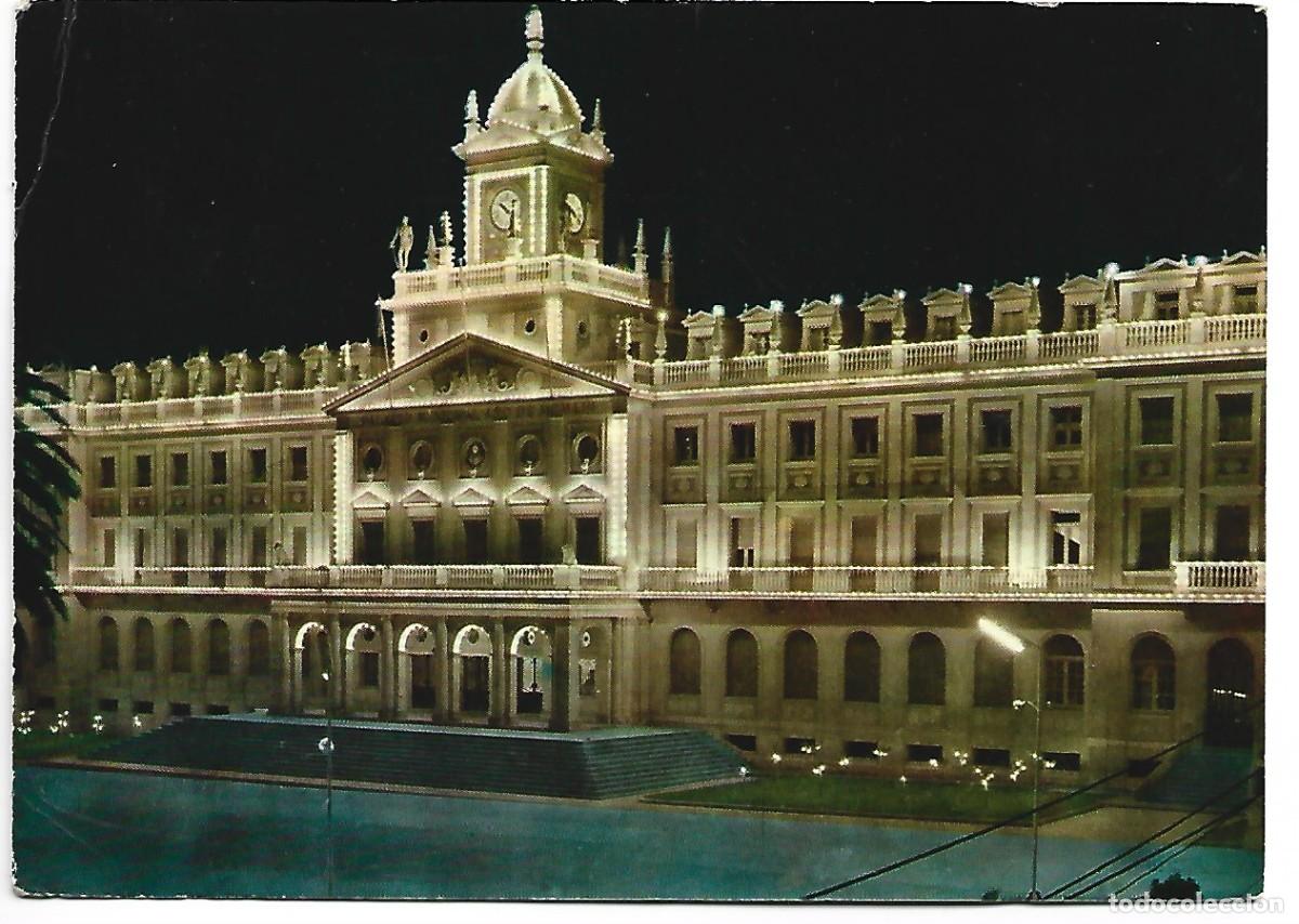 Postales: FACHADA DEL AYUNTAMIENTO ILUMINADA.- EL FERROL DEL CAUDILLO - Foto 1