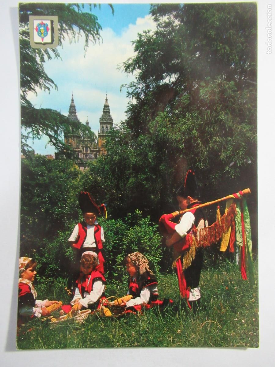 Postales: Galicia - Desgranando el maiz. Trajes t&iacute;picos - Circulada