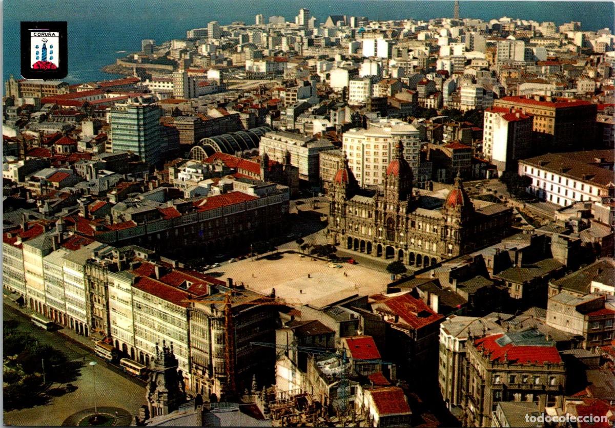 Postales: La Coru&ntilde;a-Vista parcial a&eacute;rea-Plaza de Mar&iacute;a Pita-Palacio Municipal - Troleb&uacute;s 2 pisos -Construcci&oacute;n
