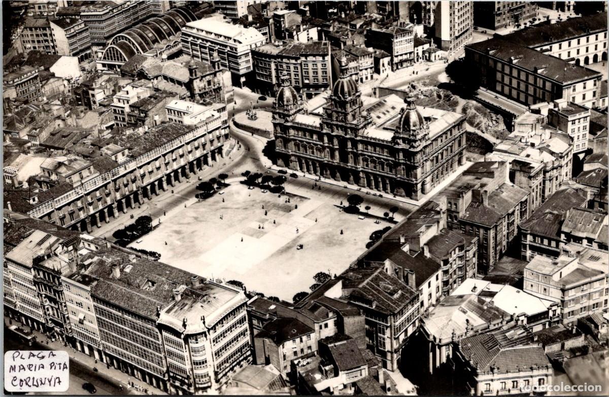 Postales: La Coru&ntilde;a - A&eacute;rea - Vista panor&aacute;mica de la Plaza Mar&iacute;a Pita - Palacio Municipal - Aeropost- 150x97mm