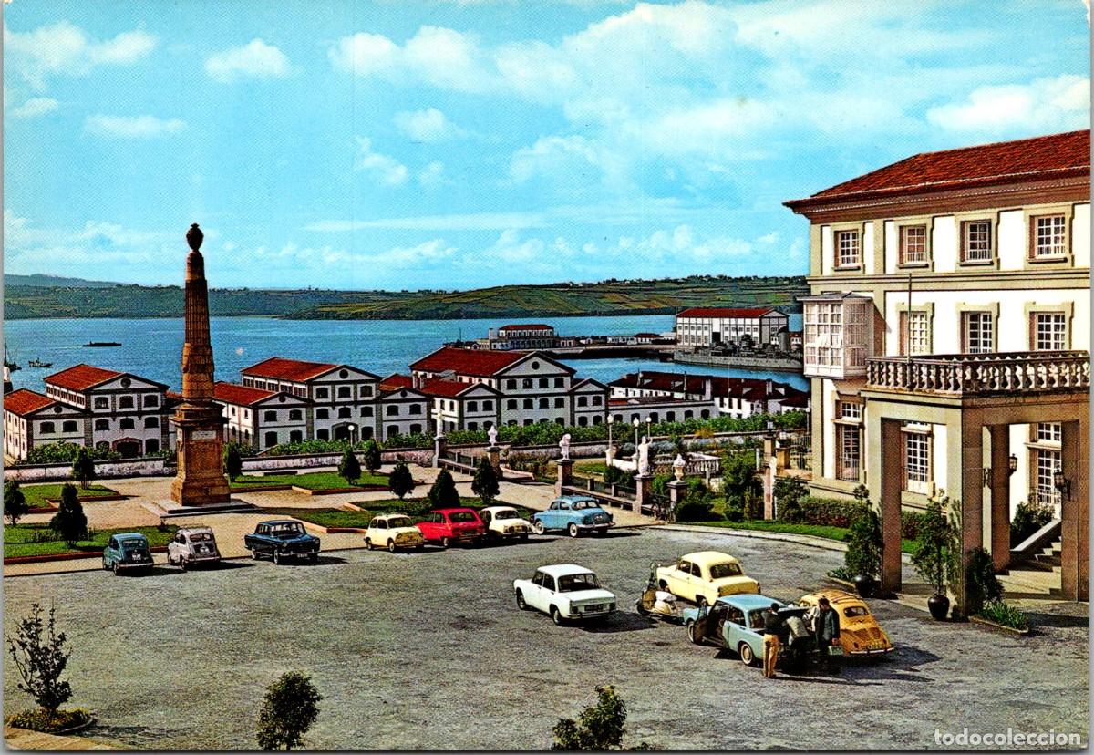 Postales: El Ferrol del Caudillo - Jardines de San Francisco y Obelisco a Churruca - Coche abierto, carg&aacute;ndolo