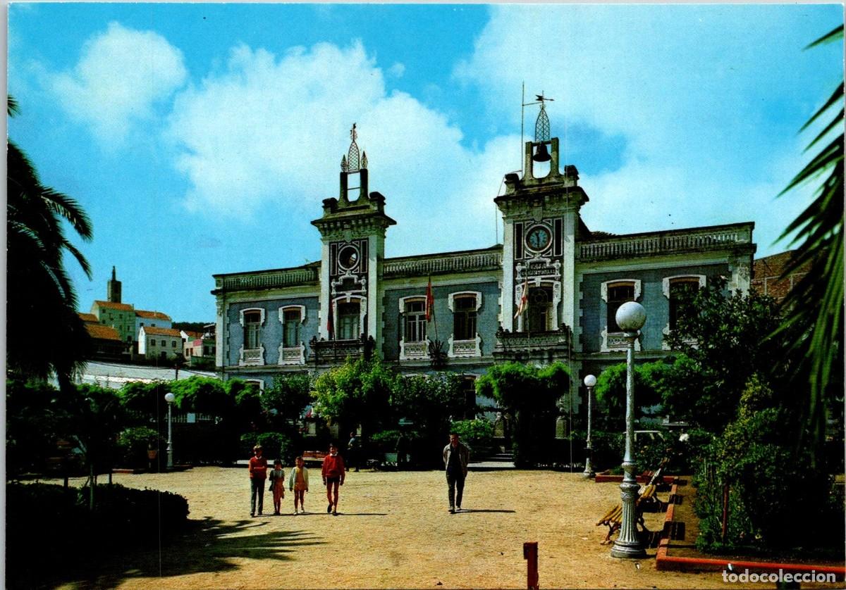 Postales: Santa Eugenia de Riveira (La Coru&ntilde;a) - Ayuntamiento y Jardines - Fama 4045 - 147x102mm
