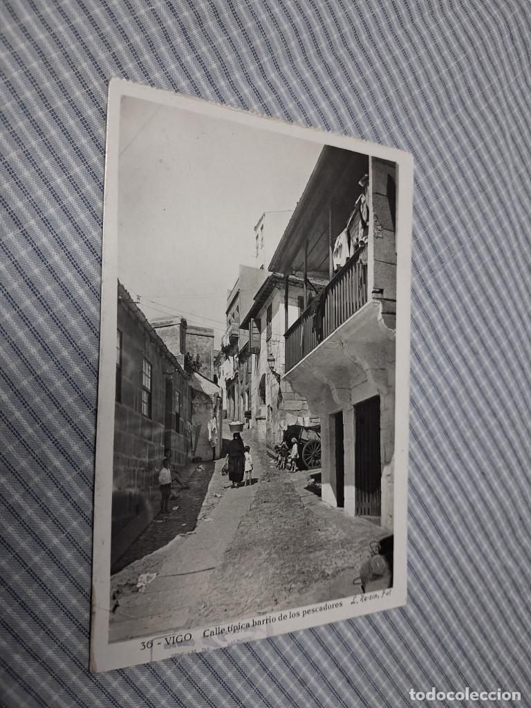 Postales: Postal antigua Galicia. Vigo. Calle t&iacute;pica barrio de pescadores. Circulada.