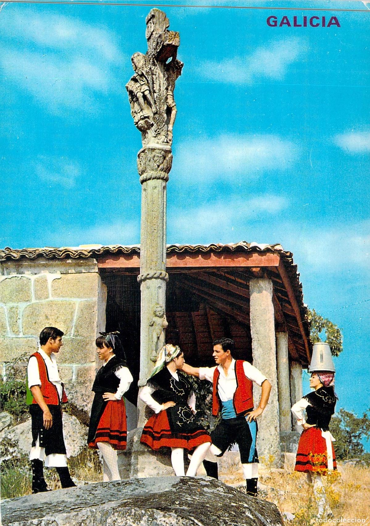 Postales: Postal de Galicia con Cruceiro y Trajes Regionales T&iacute;picos