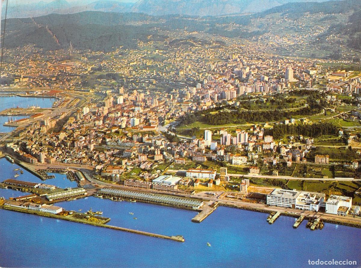 Postales: Postal de Vigo Vista A&eacute;rea del Puerto y la Ciudad