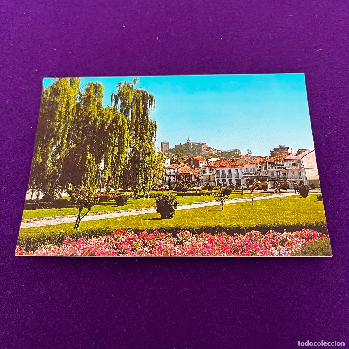 Postales: POSTAL DE MONFORTE DE LEMOS (LUGO). JARDINES, AL FONDO ALTO DE SAN VICENTE.