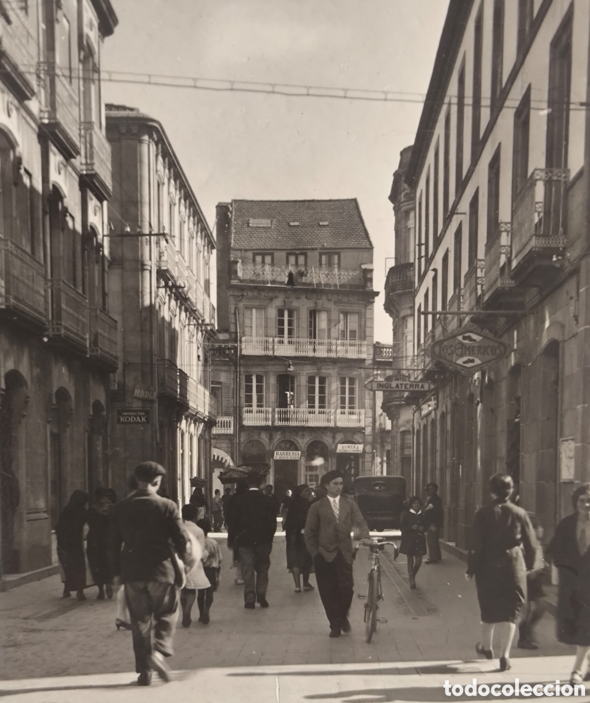 Postkarten: VILAGARCIA DE AROUSA CALLE JOAQU&Iacute;N VIQUEIRAS POSTAL FOTOGR&Aacute;FICA ANIMADA PONTEVEDRA GALICIA C. 1945