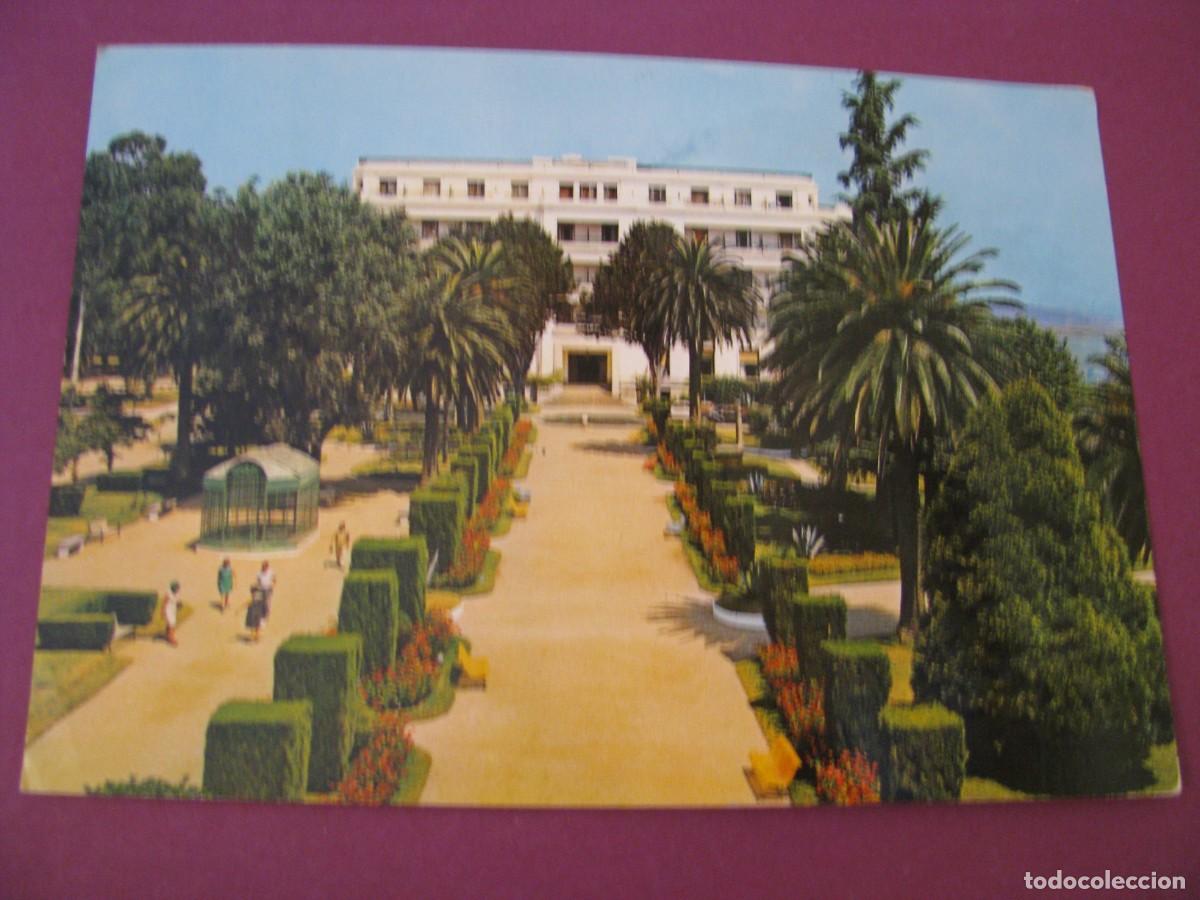 Postales: POSTAL DE LA TOJA. JARDINES Y GRAN HOTEL. ALARDE. CIRCULADA. 1974