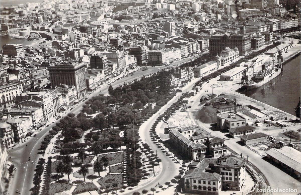 Postales: Postal de Vista A&eacute;rea de La Coru&ntilde;a y Jardines de M&eacute;ndez N&uacute;&ntilde;ez