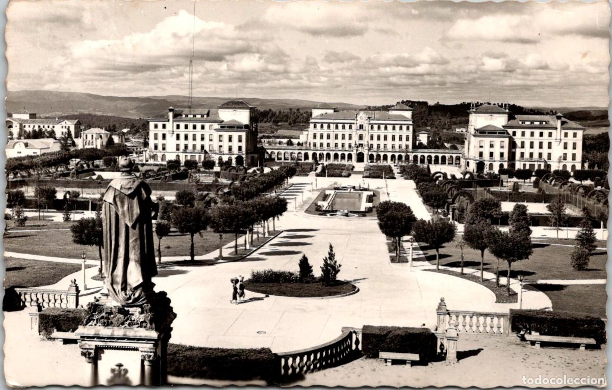 Postales: Santiago de Compostela - Ciudad Universitaria - Jardines - Arribas 135 - 136x87mm
