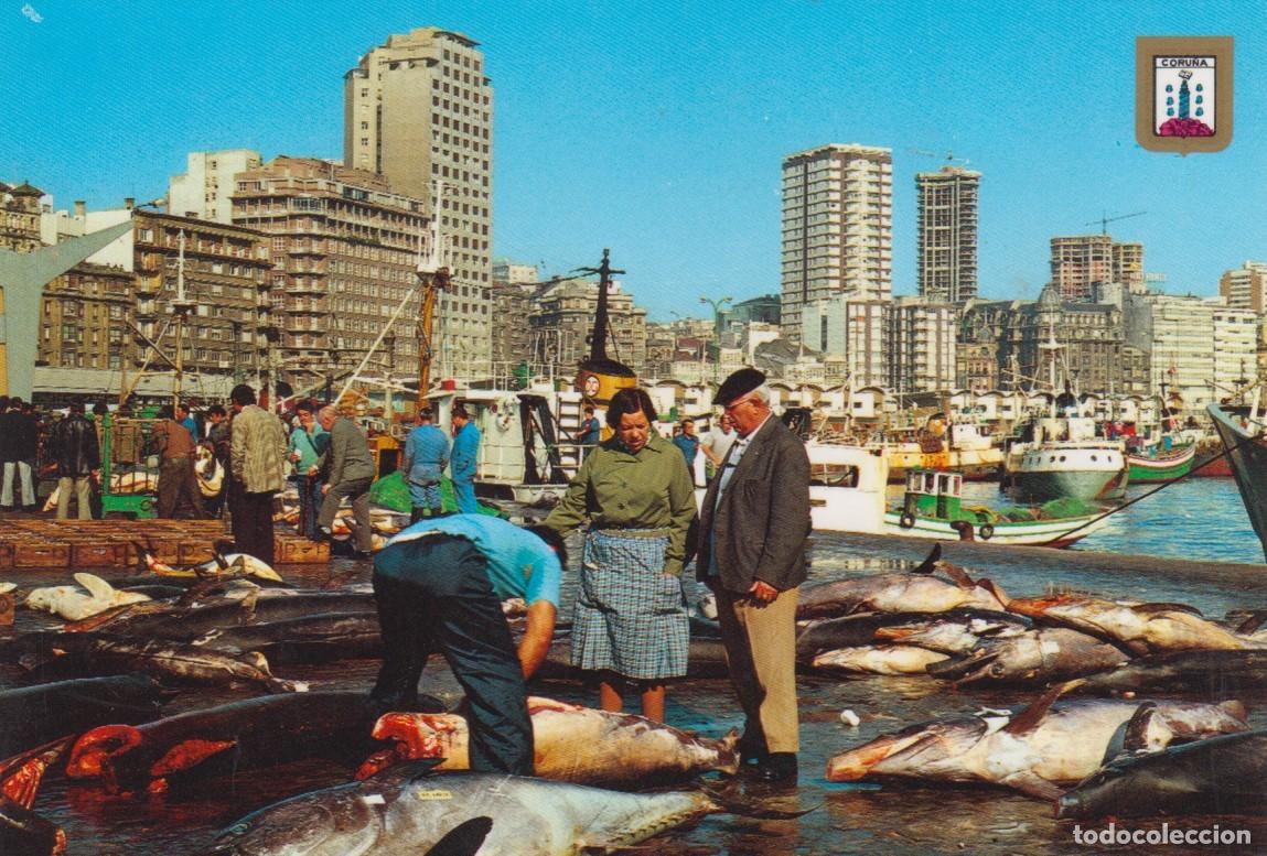 Postales: POSTAL A CORU&Ntilde;A. EL MURO. DESCARGA DE PESCADO. DOM&Iacute;NGUEZPUERTO.