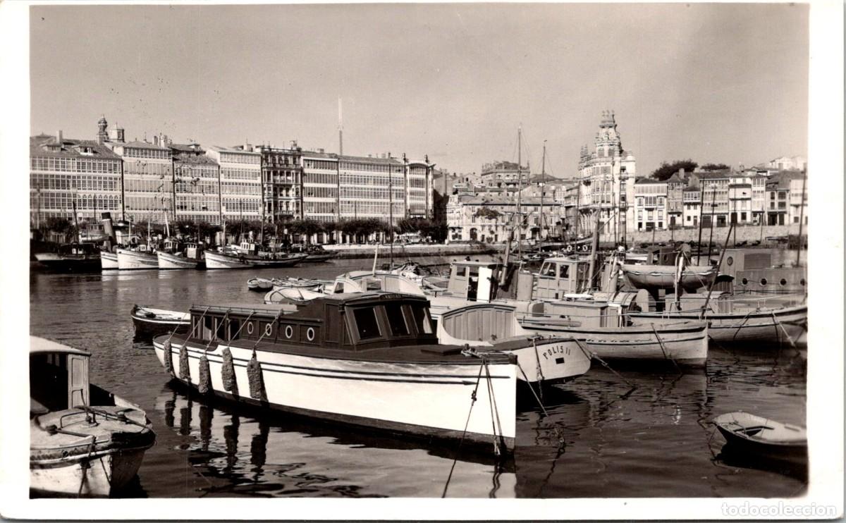 Postales: La Coru&ntilde;a - D&aacute;rsena y Avenida de la Marina - Garc&iacute;a Garrabella 24 - 142x87mm - Barca Polis II