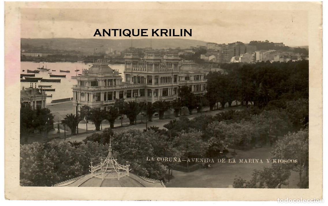 Postales: LA CORU&Ntilde;A / AVENIDA DE LA MARINA Y KIOSCOS / FRANQUEADA