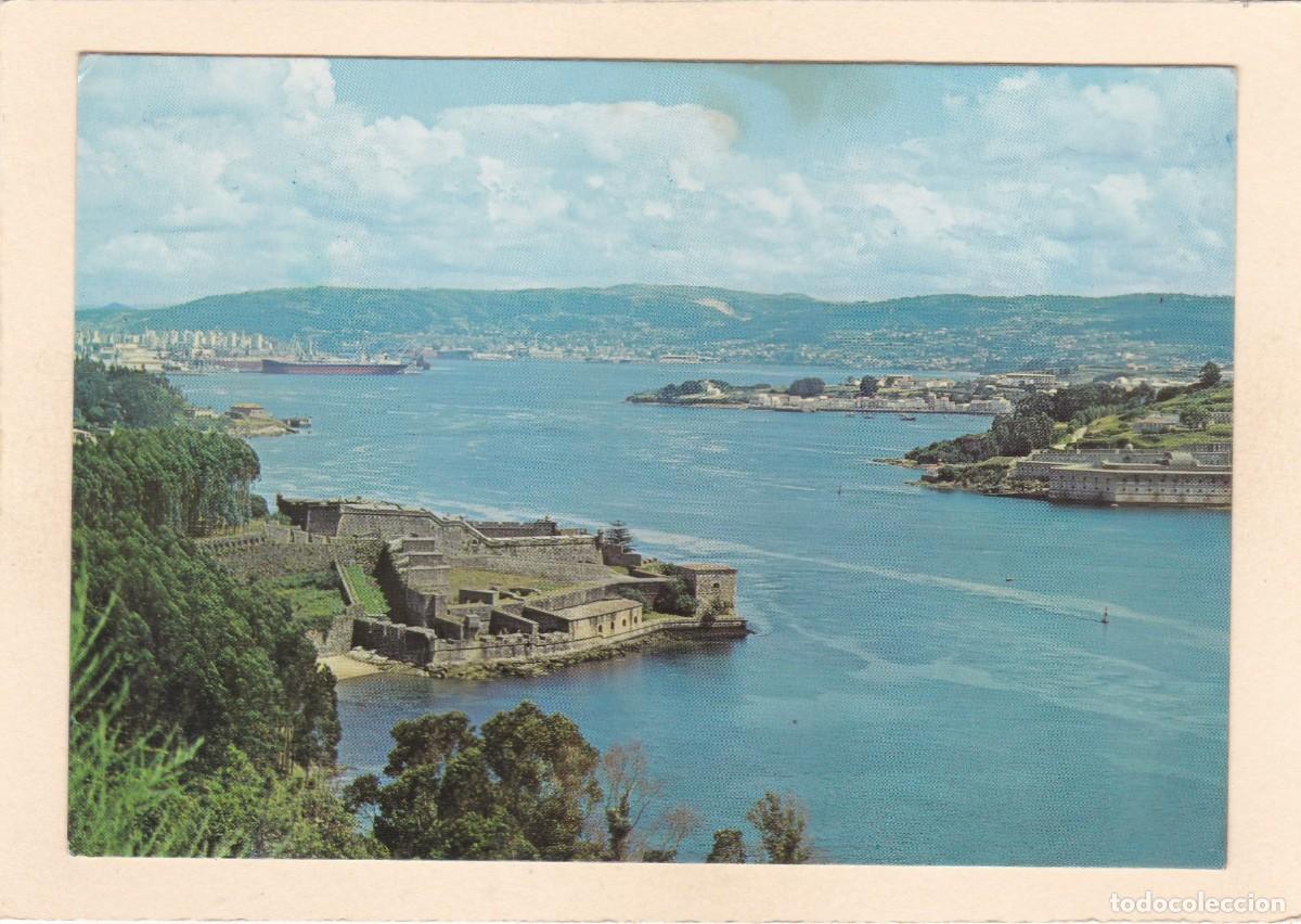 Postales: EL FERROL (LA CORU&Ntilde;A). ENTRE CASTILLOS LA RIA. LA PALMA Y SAN FELIPE (1977)