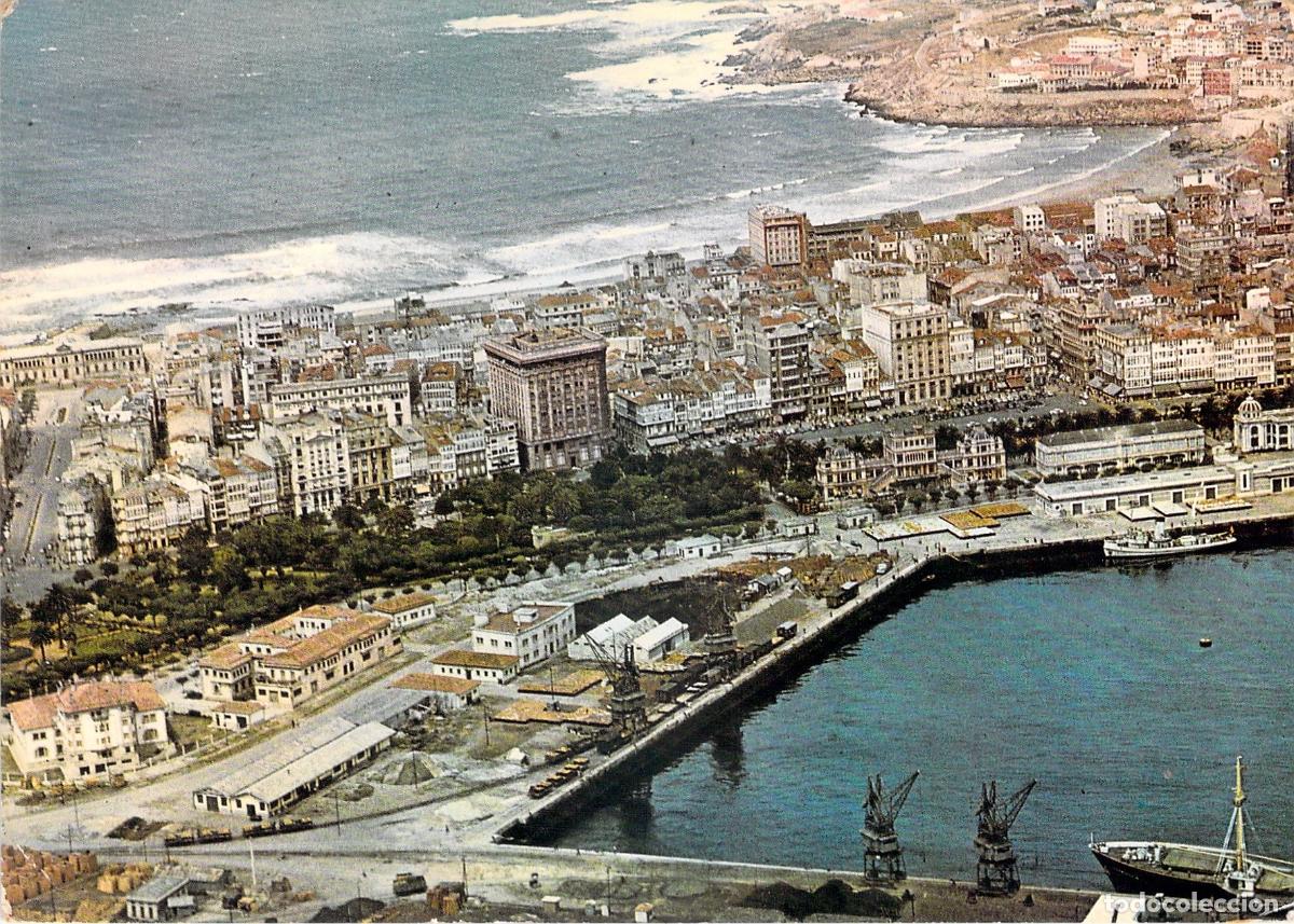 Postales: Postal de A Coru&ntilde;a vista a&eacute;rea del puerto