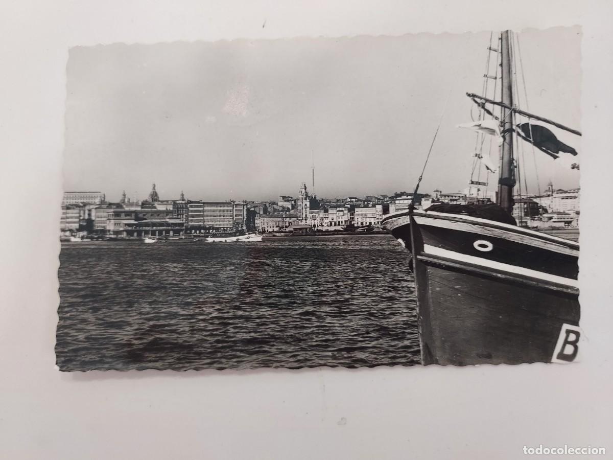 Postales: POSTAL LA CORU&Ntilde;A VISTA PARCIAL. A&Ntilde;OS 1950. SIN CIRCULAR. ARRIBAS