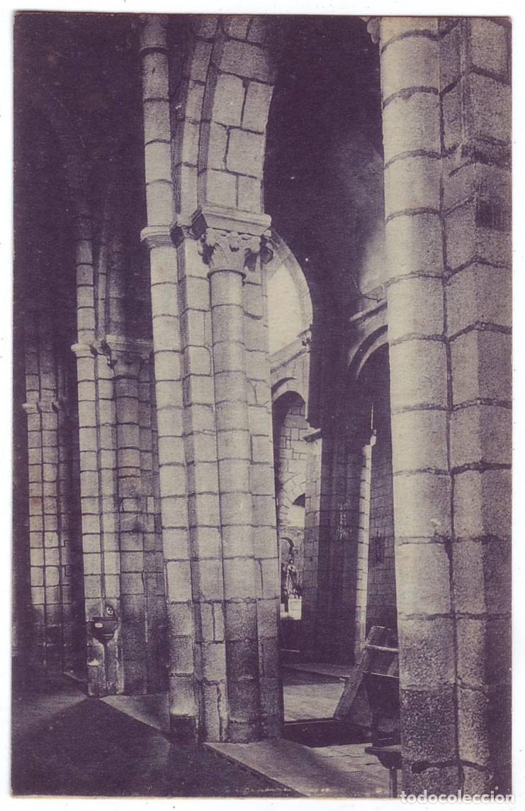 Postales: Santiago de Compostela: Columnas inclinadas de la Real Colegiata de Sar. Grafos (A&ntilde;os 20)