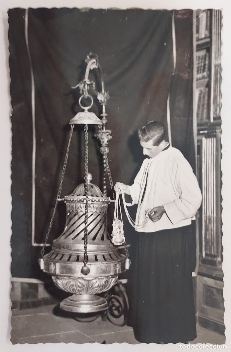 Postales: POSTAL SANTIAGO DE COMPOSTELA BOTAFUMEIRO EL REY DE LOS INCENSARIOS. CIRCULADA 1960