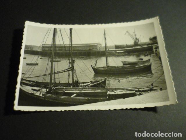 Postcards: EL FERROL LA CORU&Ntilde;A VISTA PARCIAL DEL MUELLE ED. AISA