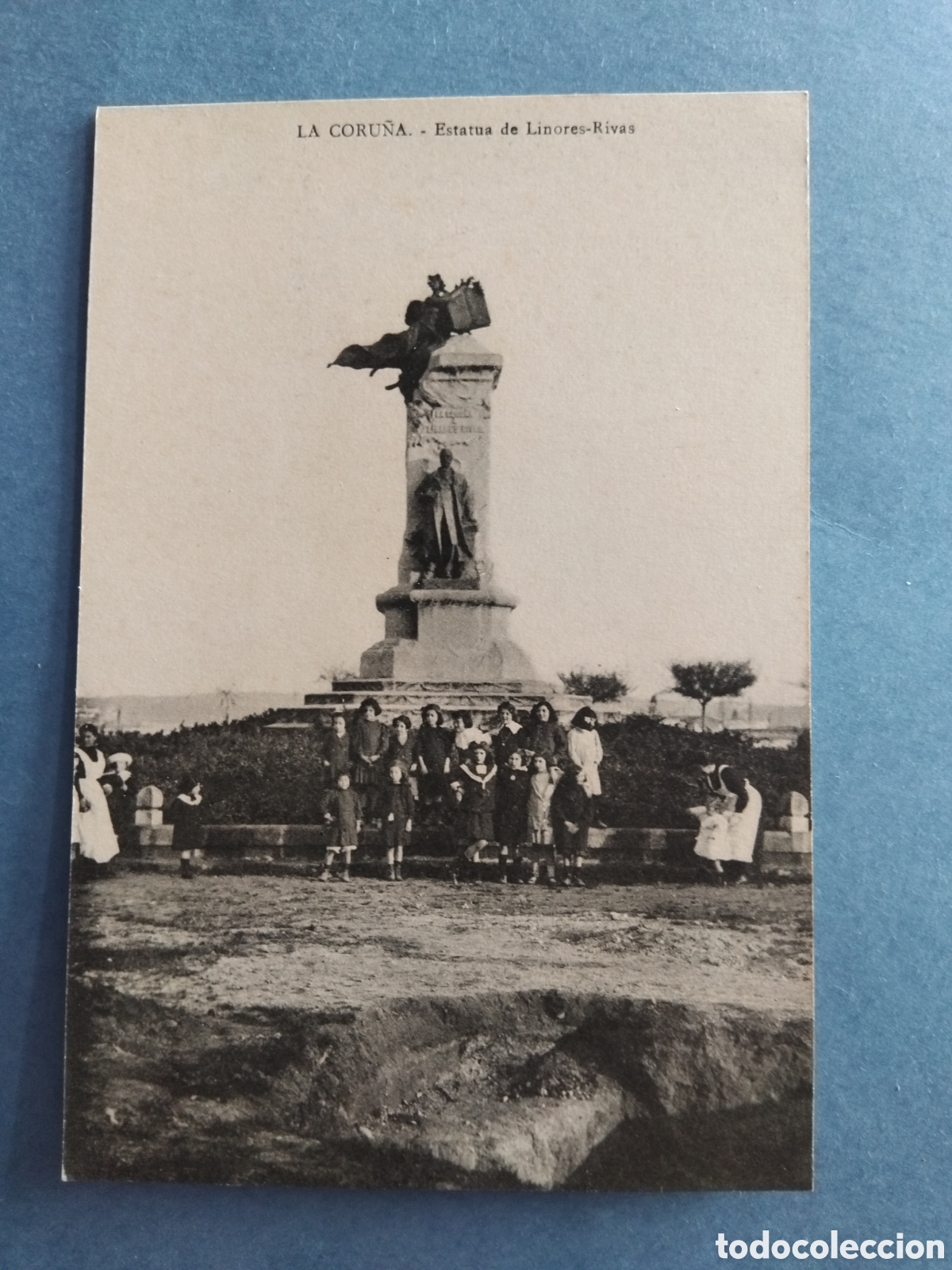 Postales: Postal La Coru&ntilde;a. Estatua de Linores-Rivas