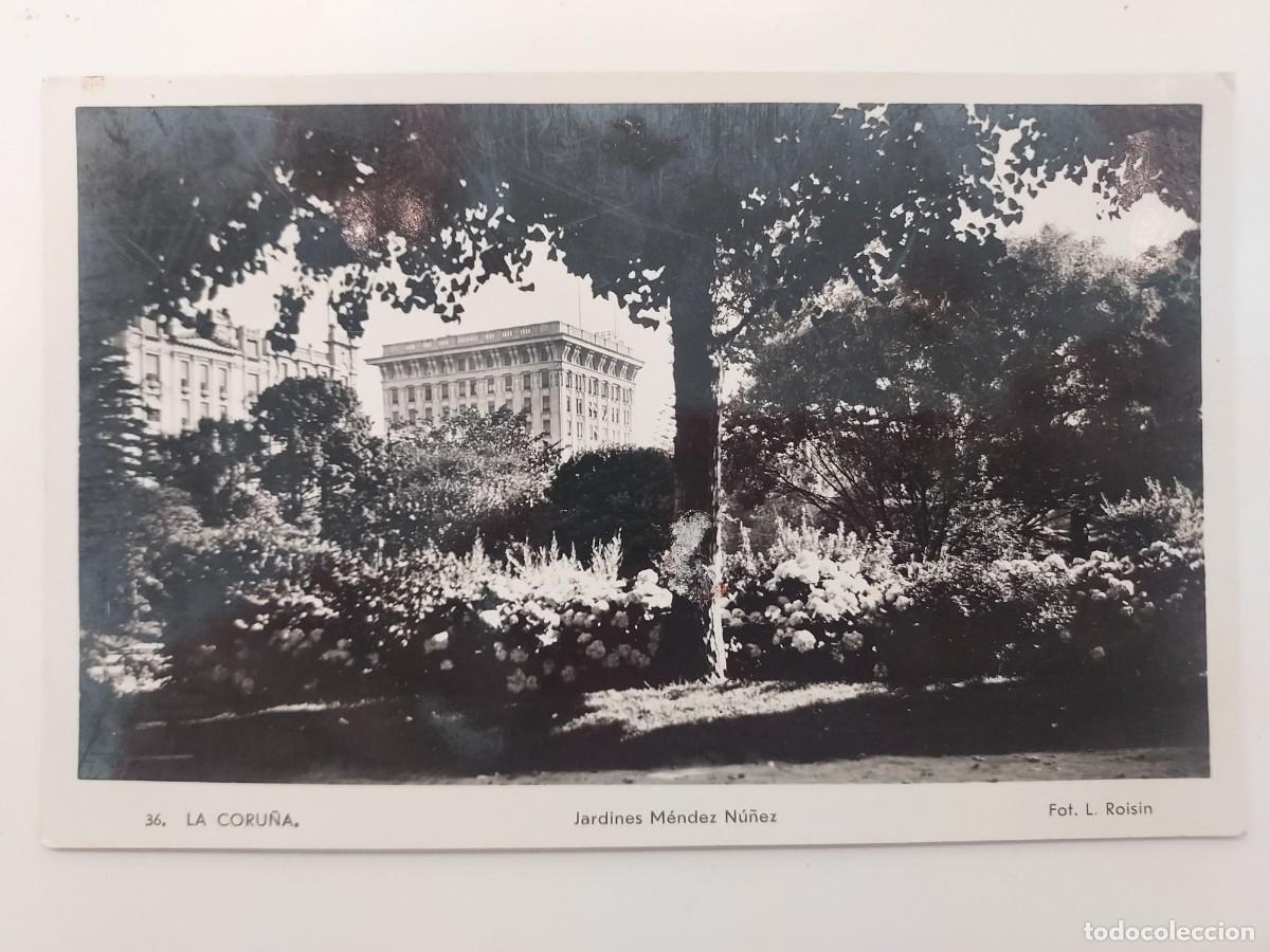 Postales: POSTAL LA CORU&Ntilde;A JARDINES MENDEZ NU&Ntilde;EZ. A&Ntilde;OS 1940. SIN CIRCULAR. FOT. L. ROISIN 36